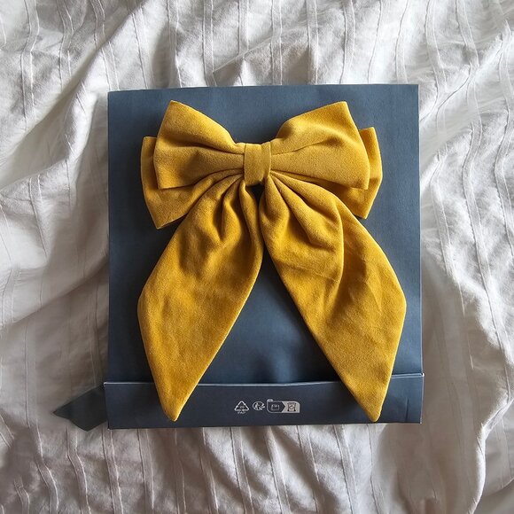 Sezane Velvet Bow Clip - Ochre - Picture 1 of 8